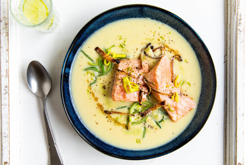 Kartoffelcremesuppe mit frischem Lachs und feiner Wasabi-Note