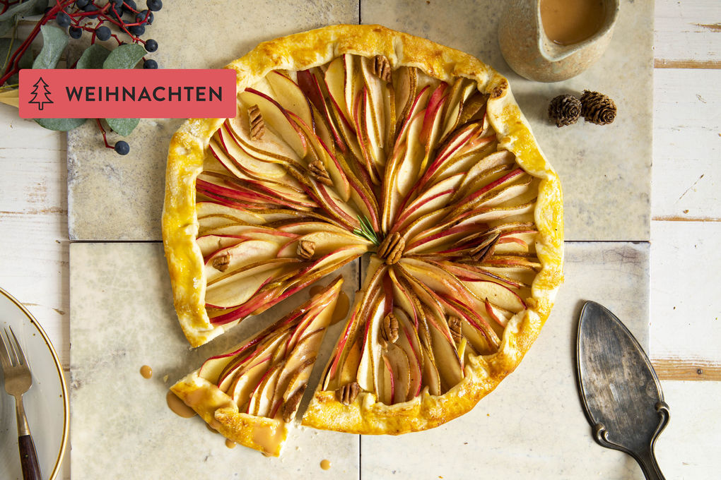 apfel birnen galette mit karamellsauce-384a8ef4cc09b05b37b08efb77bf3ac7