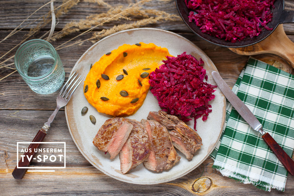 Zartes Entrecôte Charolais an Rote Beete-Rahm und Apfel-Kürbisstampf