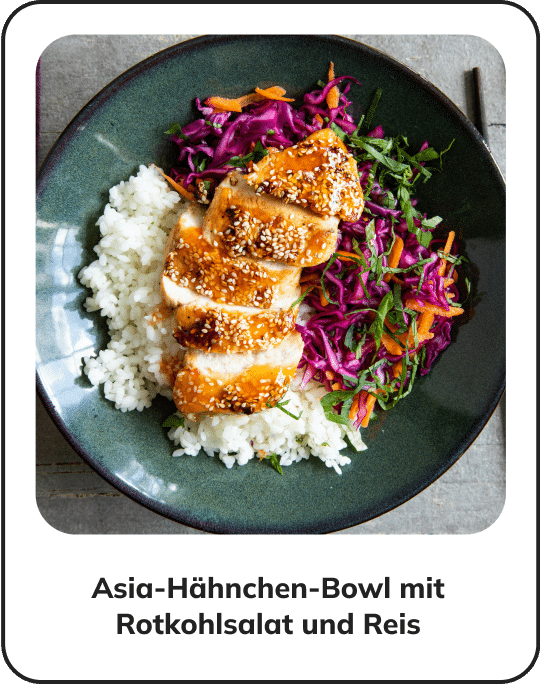 Asia-Hähnchen-Bowl mit Rotkohlsalat und Reis