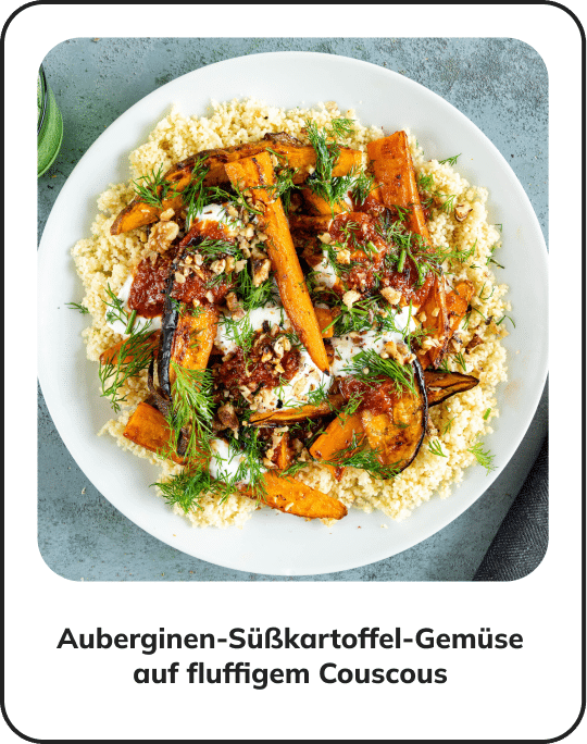 Auberginen-Süßkartoffel-Gemüse auf fluffigem Couscous
